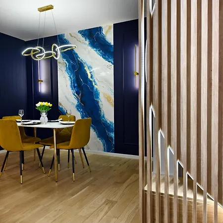 Art Deluxe - Private Parking