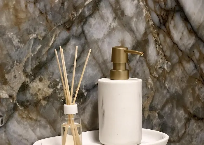 Art Deluxe - Private Parking *