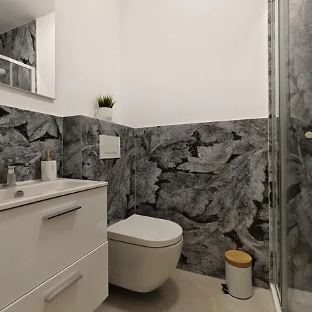 Art Deluxe - Private Parking