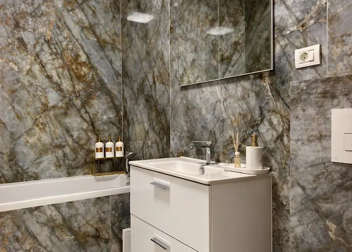 Art Deluxe - Private Parking